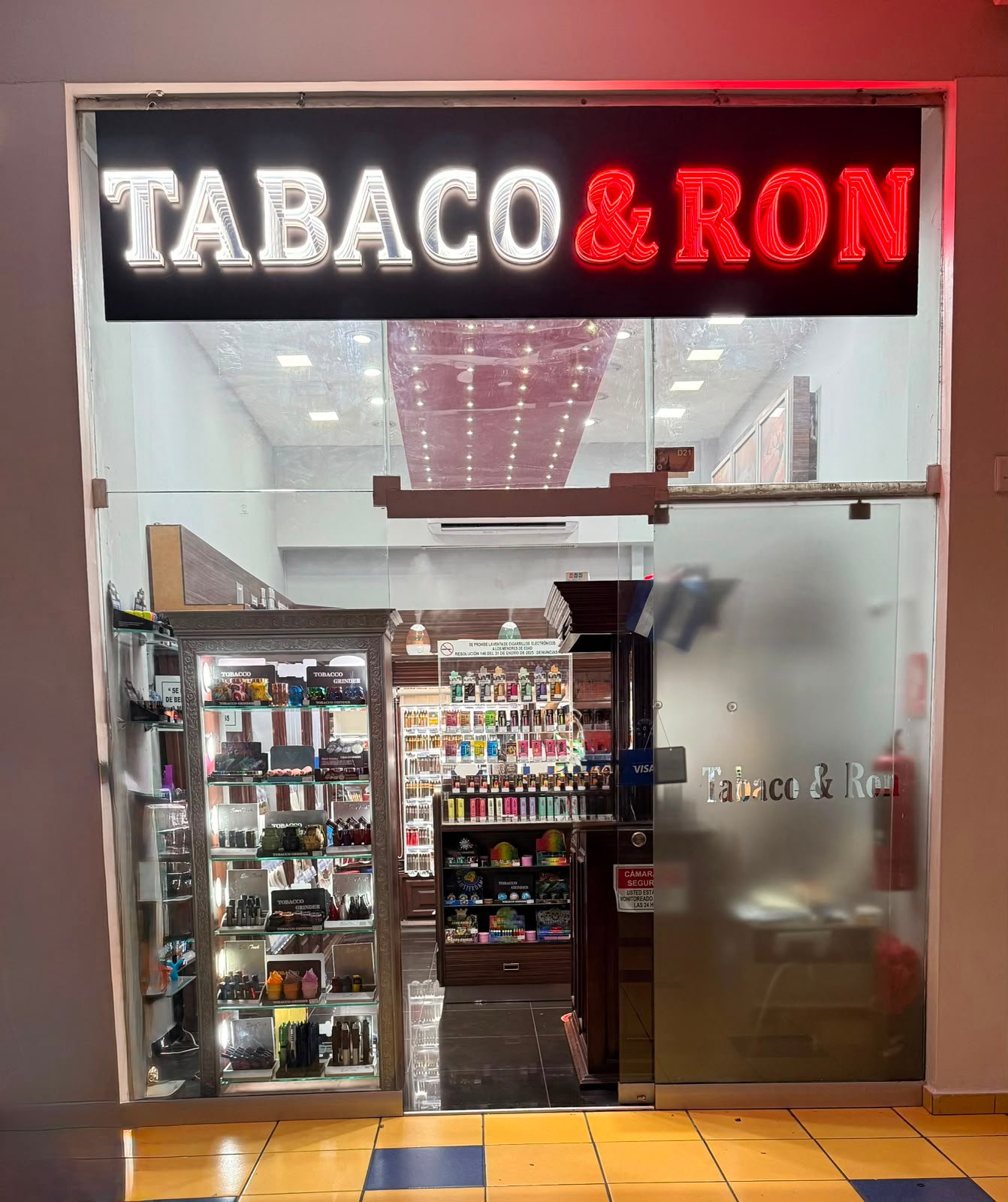  Tabaco y Ron - Albrook Mall 
